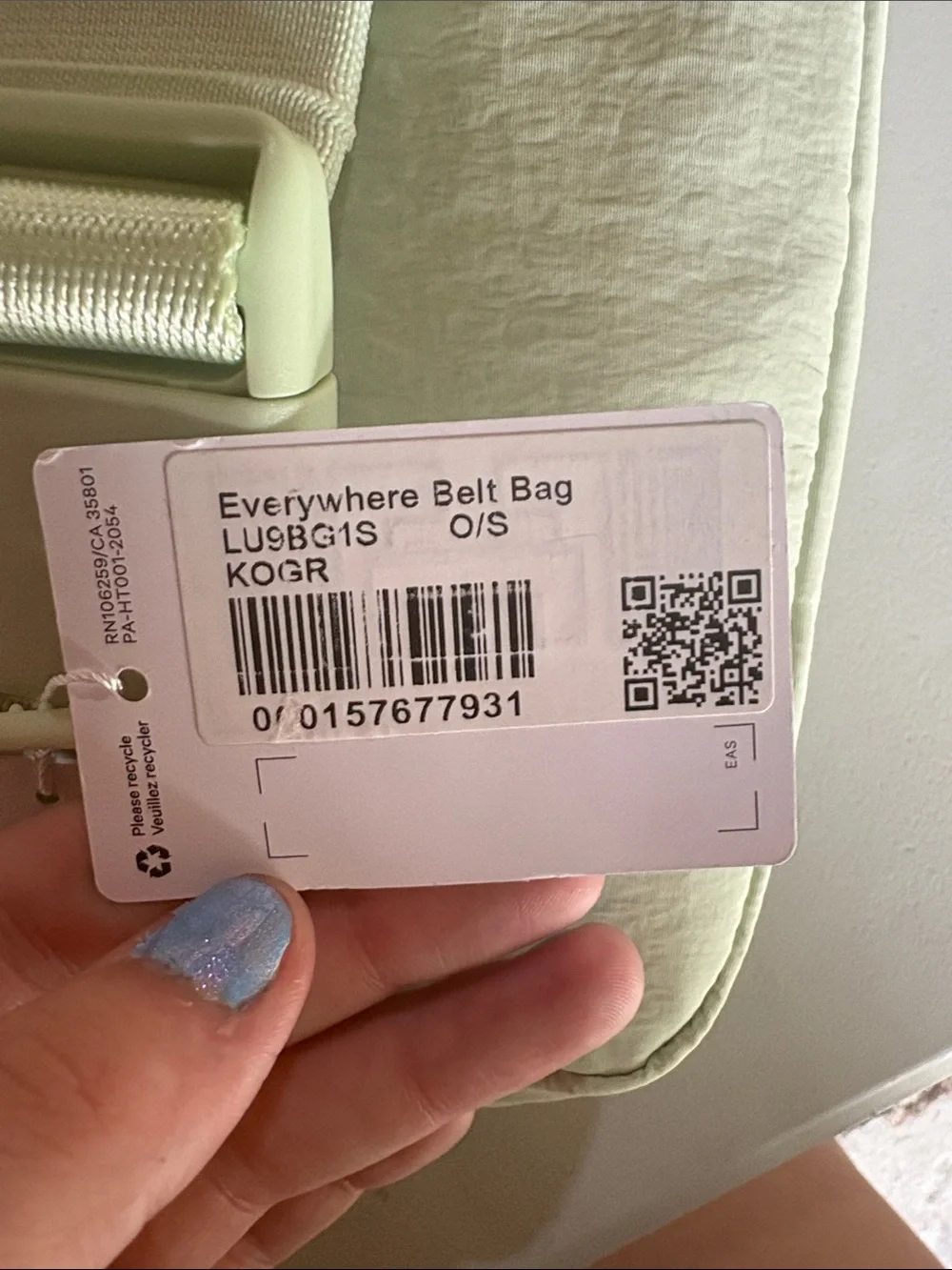 lululemon athletica Kohlrabi green belt bag with gold accents NWT